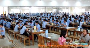 Bữa ăn của doanh nghiệp sản xuất trong khu công nghiệp
