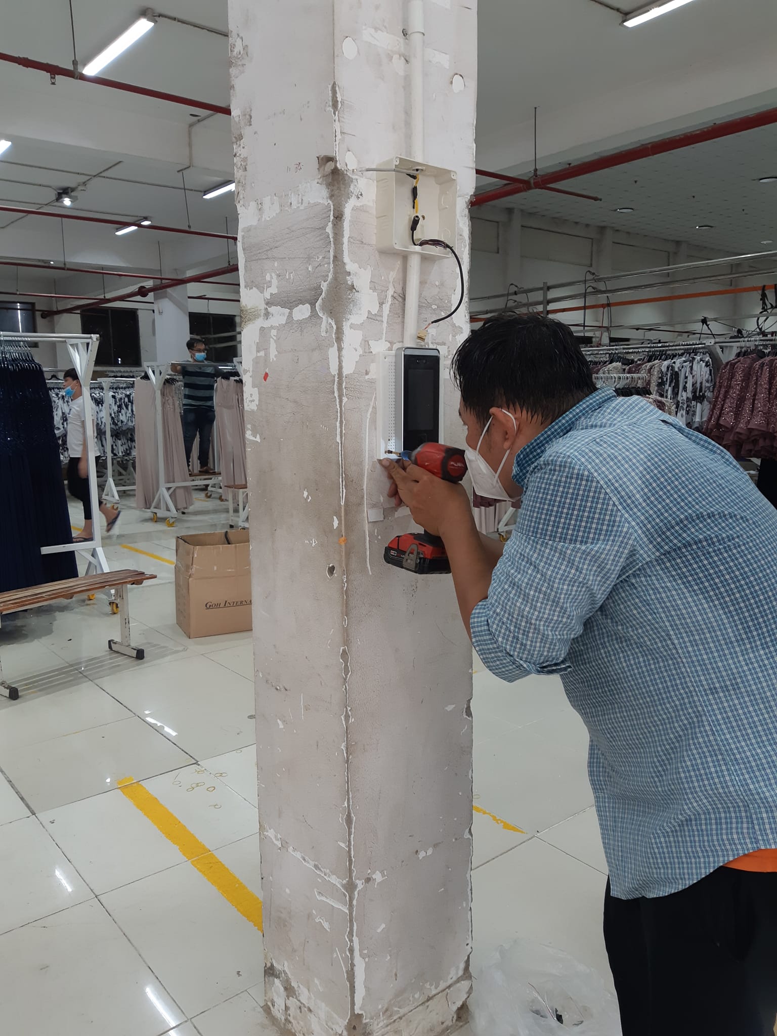 Lắp đặt máy chấm công Lắp đặt máy chấm công